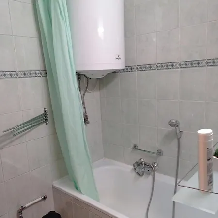 Happy Day Apartment *
